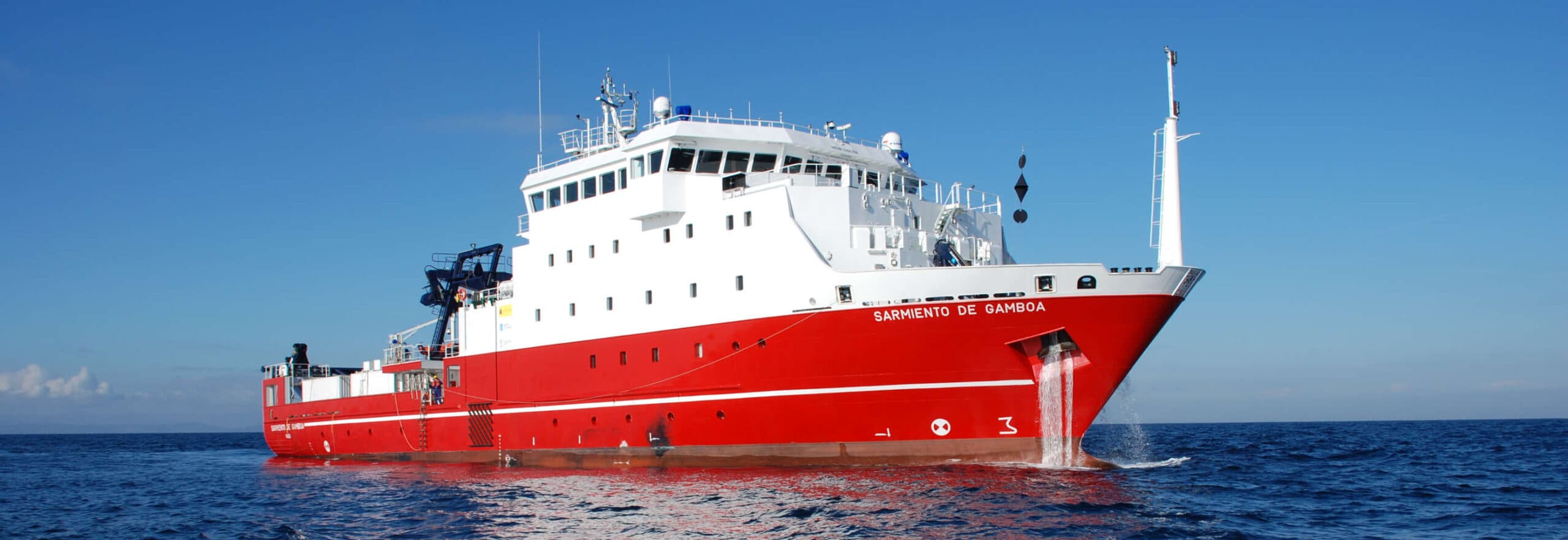 Buque Oceanográfico Sarmiento de Gamboa en navegación